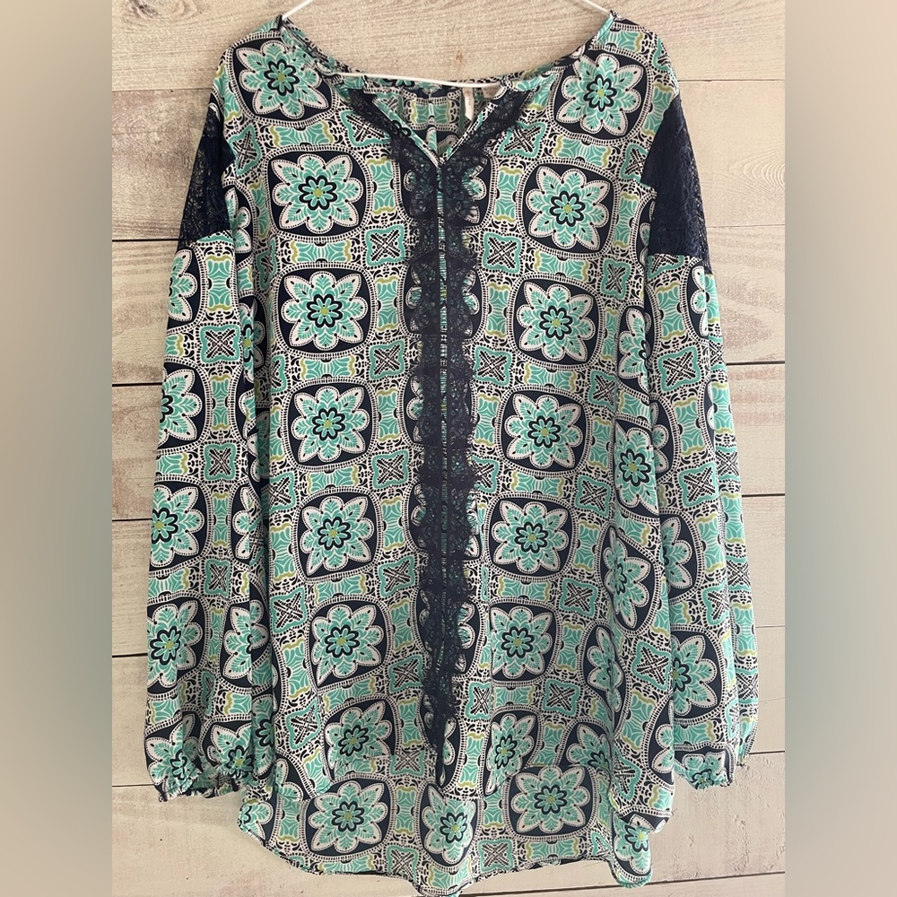 Women’s dress shirt